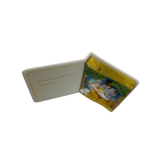 Mini Holy Bible Nativity Scene Ornament With Isaiah 9:6 Verse Vintage Hallmark - Picture 4 of 7